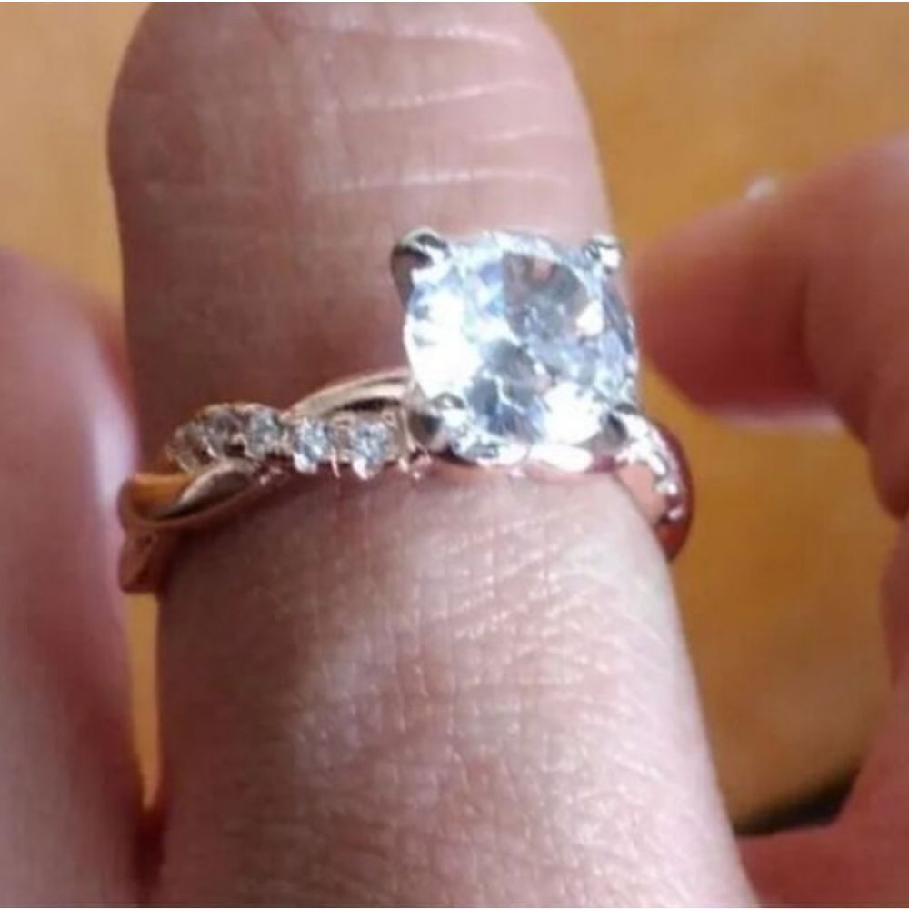 Elegant Rose Golden Diamond Wedding Ring